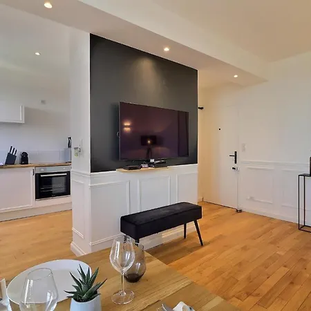 Le Foch - Studio Tout Equipe Avec Vue Sur La Ville - Mon Groom Apartment